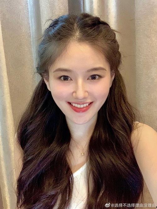 吃瓜逛街的网红叫什么,她是谁?如何走红网络? 第3张 吃瓜逛街的网红叫什么,她是谁?如何走红网络? 第3张